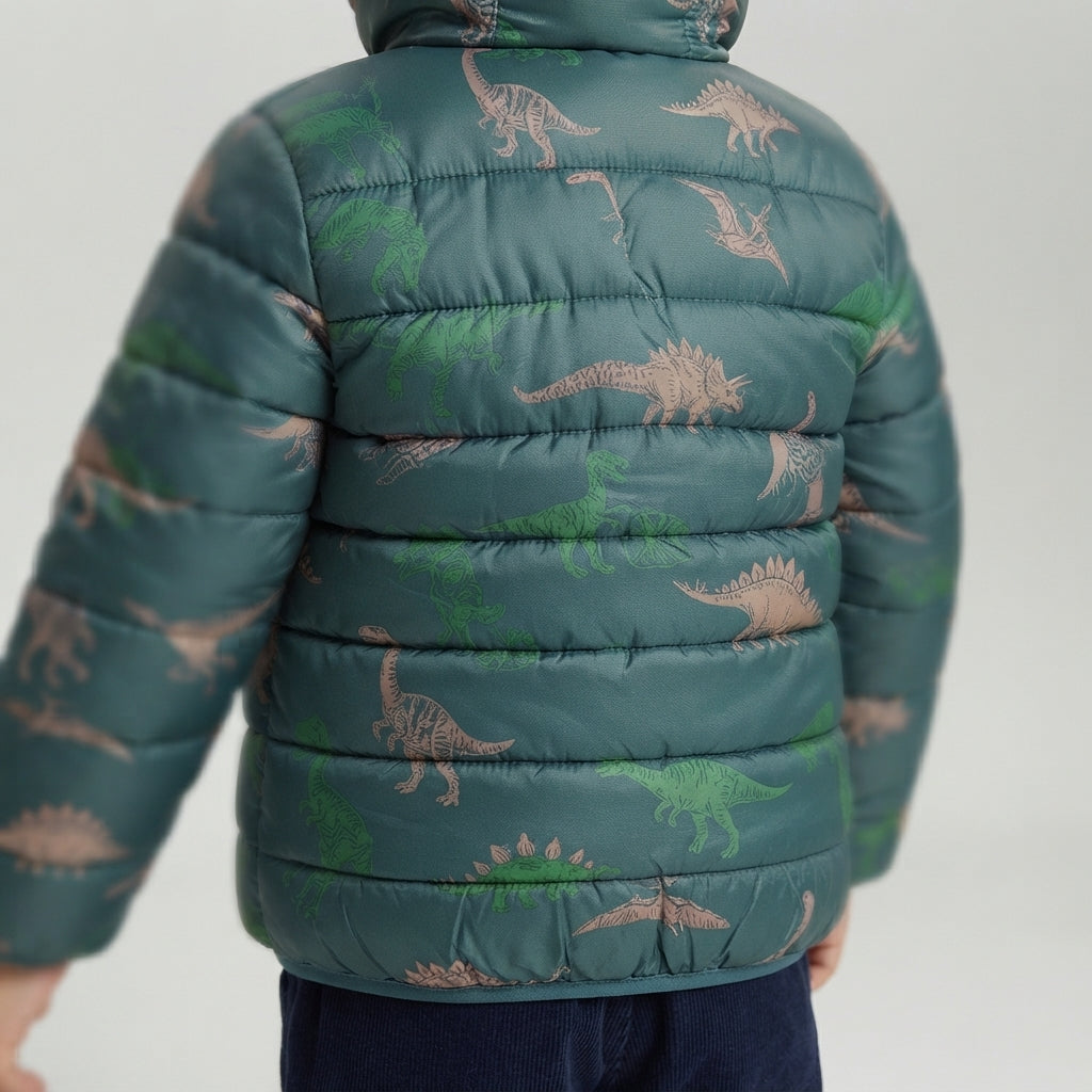 Chaqueta acolchada EmpiBy verde bosque con estampado de dinosaurios y capucha para niño, vista trasera