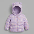 Chaqueta acolchada EmpiBy para niña en color lavanda con estampado de conejitos y capucha con orejas