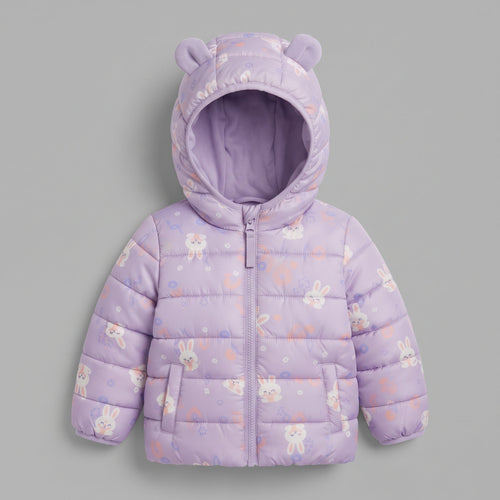 Chaqueta acolchada EmpiBy para niña en color lavanda con estampado de conejitos y capucha con orejas