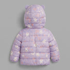Chaqueta acolchada EmpiBy para niña en color lavanda con estampado de conejitos y capucha con orejas