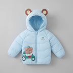 Chaqueta acolchada EmpiBy azul claro con capucha de orejitas de oso y estampado de osito en coche para niños
