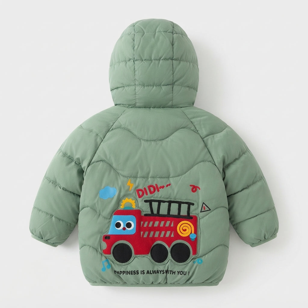 Chaqueta acolchada infantil verde EmpiBy con capucha y estampado de camión de bomberos en la espalda