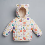 Chaqueta acolchada EmpiBy para niña con estampado de motivos marinos y capucha con orejitas en tonos suaves.
