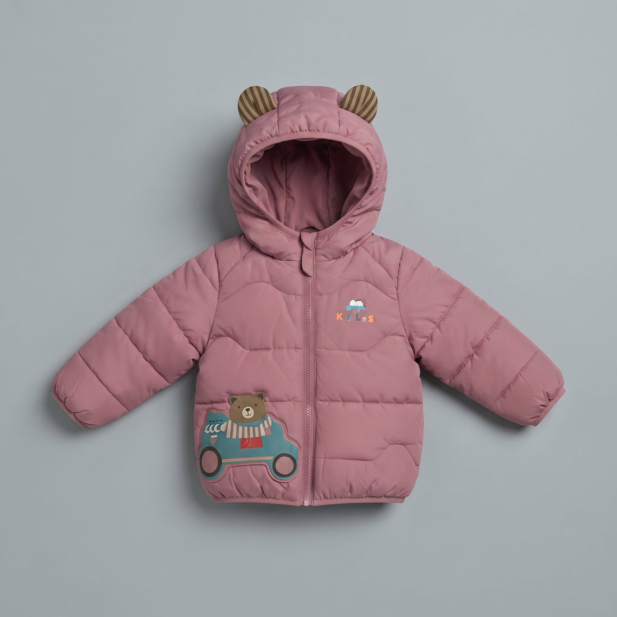 Chaqueta térmica infantil EmpiBy color rosa con capucha de orejas de osito y estampado de oso en coche