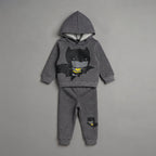 Conjunto EmpiBy de dos piezas para bebé niño en gris melange con sudadera de Batman y pantalón jogger a juego