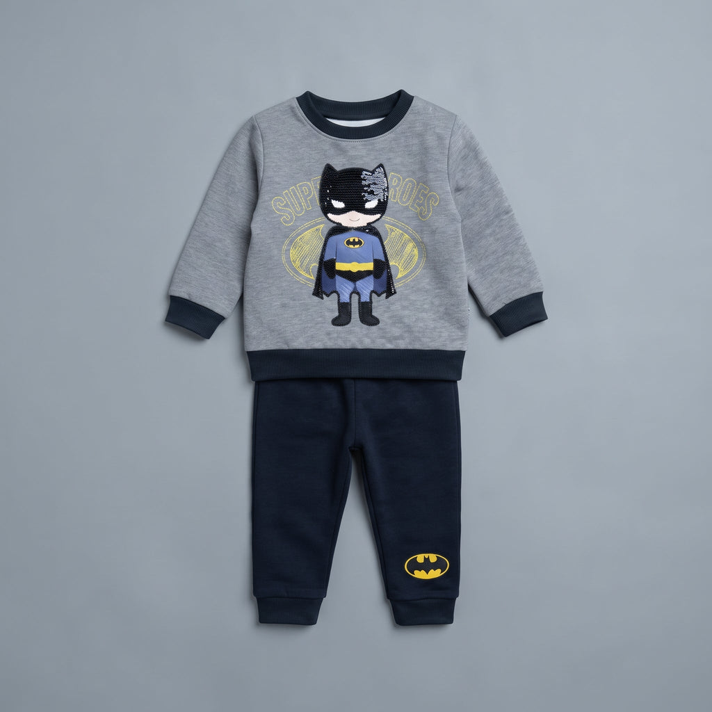 Conjunto EmpiBy de dos piezas para bebé niño con sudadera gris de Batman y pantalón jogger azul marino