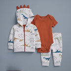 Conjunto EmpiBy de 3 piezas para bebé con estampado de dinosaurios, chaqueta con capucha, body terracota y pantalón.