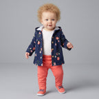 Bebé con conjunto EmpiBy de 3 piezas: chaqueta azul marino con flores, body blanco con lunares y pantalón rosa salmón