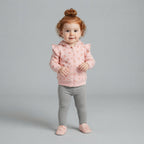 Conjunto de 3 piezas EmpiBy para bebé niña con chaqueta rosa de melocotones, body salmón y pantalón gris cómodo.