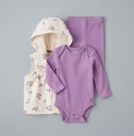 Conjunto EmpiBy de 3 piezas para bebé niña con chaqueta floral, body y pantalón acanalado en color morado y marfil.