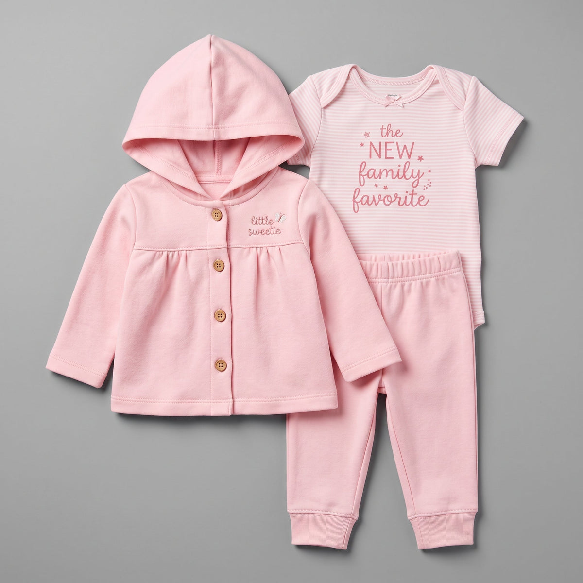 Conjunto EmpiBy de 3 piezas para bebé niña en rosa pastel: chaqueta con capucha, body a rayas y pantalón cómodo.