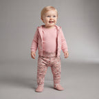 Bebé con conjunto EmpiBy de tres piezas: chaqueta rosa con capucha de zorro, body a rayas y legging estampado floral