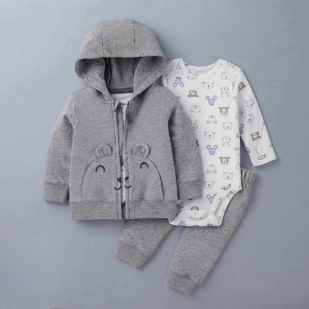 Conjunto EmpiBy de 3 piezas para bebé: chaqueta gris con capucha de osito, body estampado y pantalón a juego.