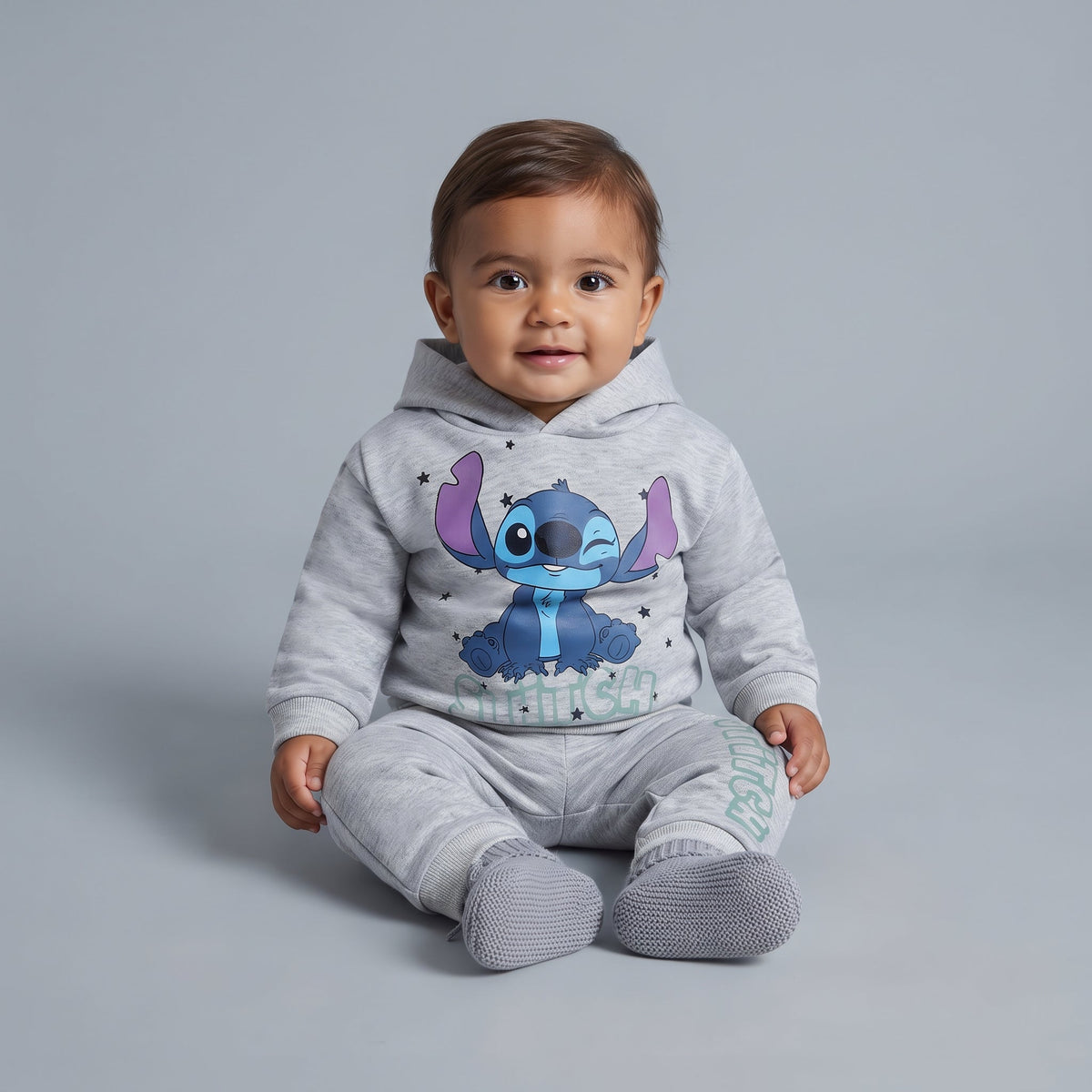 Conjunto EmpiBy de dos piezas gris jaspeado para bebé con sudadera de Stitch y pantalón jogger a juego