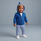 Bebé con conjunto EmpiBy de 3 piezas: sudadera azul con capucha de tiburón, body estampado y pantalón a rayas
