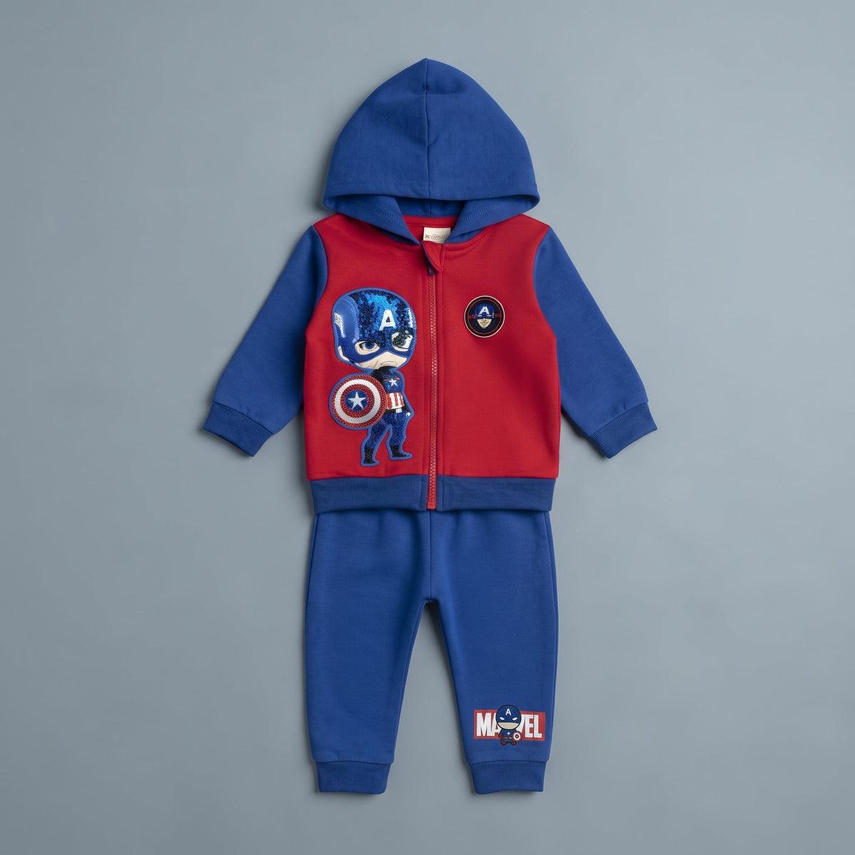 Conjunto EmpiBy de dos piezas Capitán América para bebé con sudadera roja y azul con cremallera y pantalón jogger