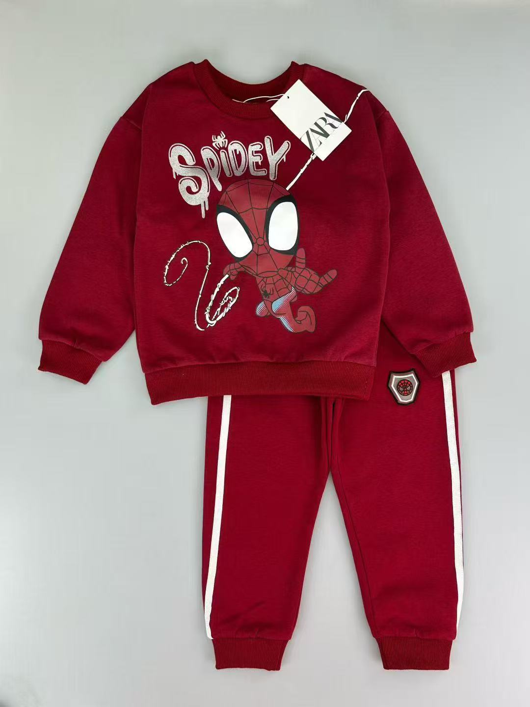 Conjunto deportivo EmpiBy de sudadera y pantalón rojo con estampado de Spidey estilo urbano para niños