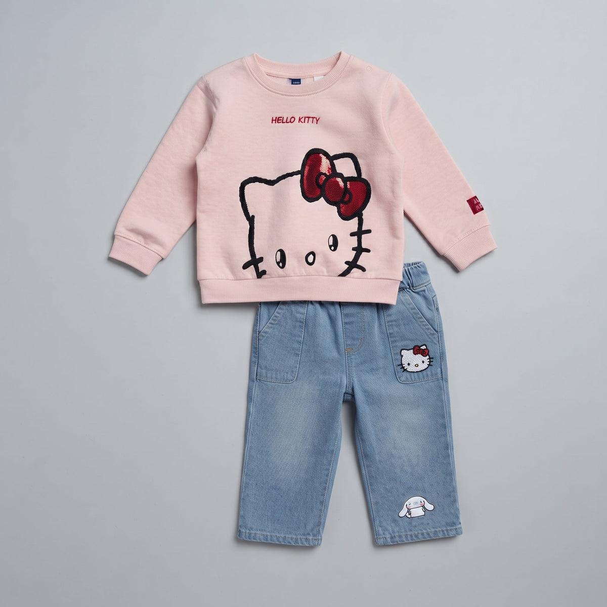 Conjunto EmpiBy de 2 piezas para bebé niña con sudadera rosa de Hello Kitty y jean azul con parches bordados