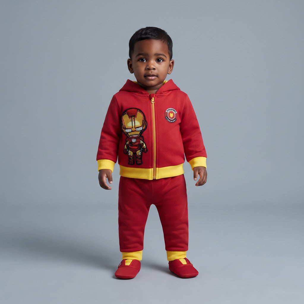 Bebé con conjunto de dos piezas EmpiBy de Iron Man en rojo y amarillo con sudadera con capucha y pantalón jogger