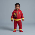 Bebé con conjunto de dos piezas EmpiBy de Iron Man en rojo y amarillo con sudadera con capucha y pantalón jogger