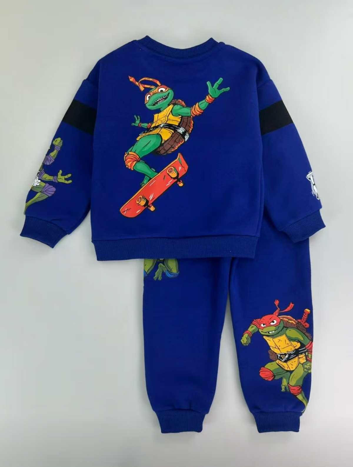 Conjunto EmpiBy de sudadera y pantalón jogger azul para niño con estampado de las Tortugas Ninja en acción