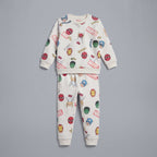 Conjunto de dos piezas EmpiBy para niño con estampado de superhéroes Marvel en sudadera marfil y pantalón jogger