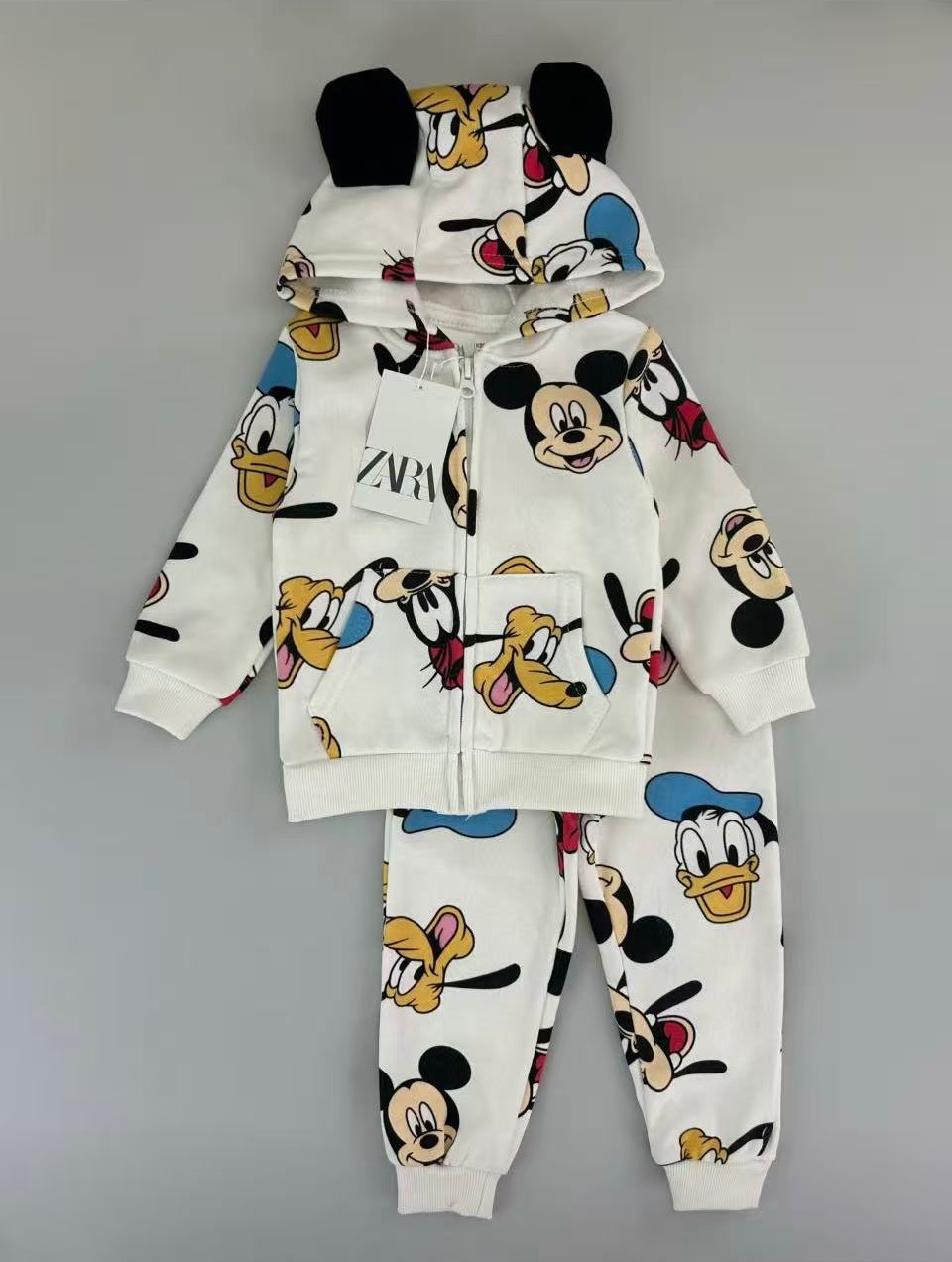 Conjunto EmpiBy de sudadera con capucha y orejas de Mickey y pantalón estampado con personajes de Mickey & Friends