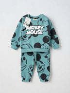 Conjunto EmpiBy de sudadera y jogger azul aguamarina con estampado de Mickey Mouse para niños en algodón suave