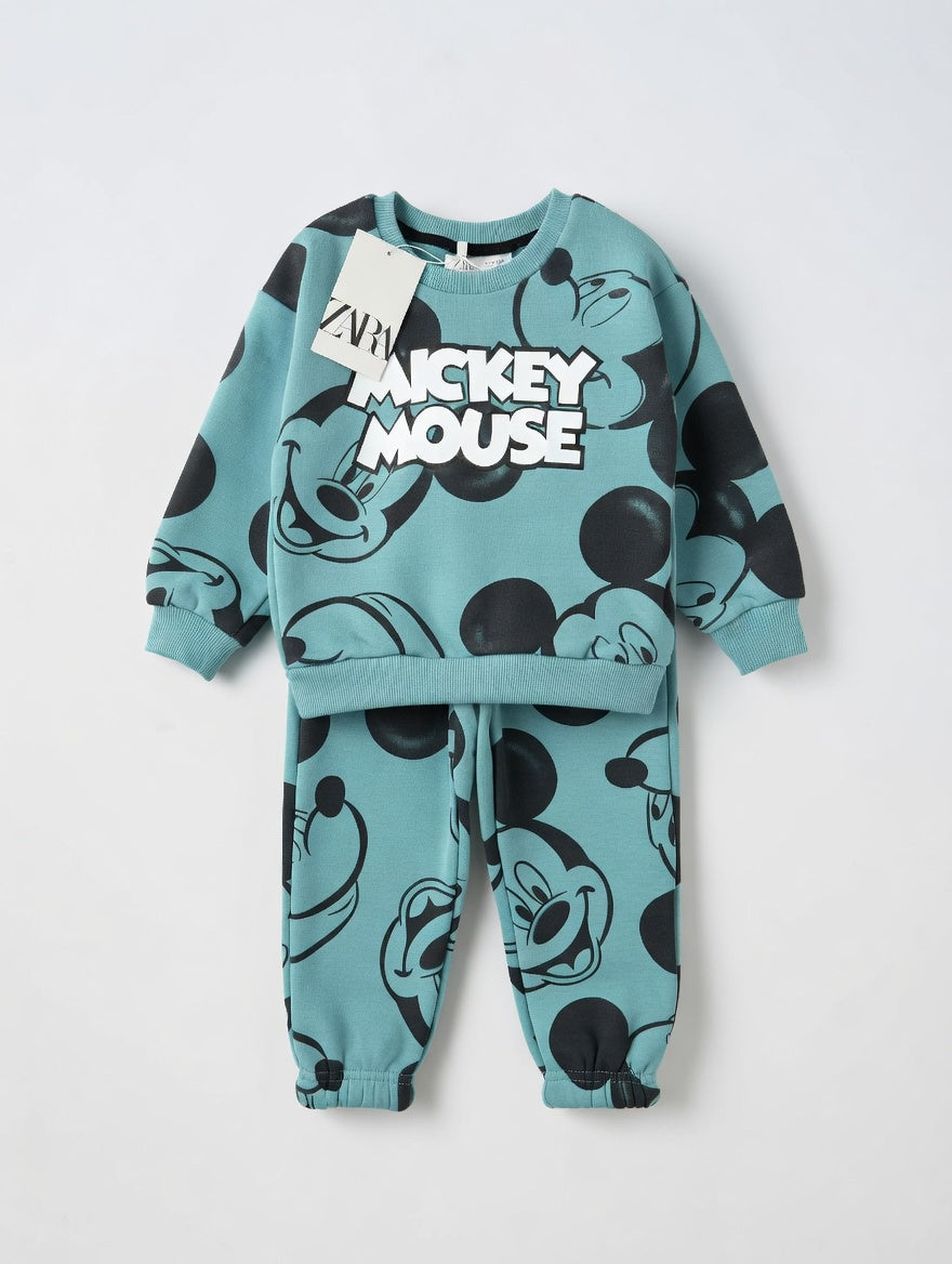 Conjunto EmpiBy de sudadera y jogger azul aguamarina con estampado de Mickey Mouse para niños en algodón suave