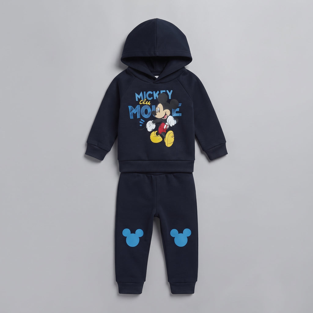 Conjunto EmpiBy de dos piezas para bebé, sudadera con capucha azul marino de Mickey Mouse y pantalón jogger a juego.