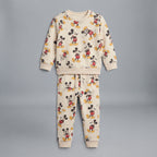 Conjunto EmpiBy de dos piezas para niño en color marfil con estampado integral de Mickey Mouse y tejido de felpa.
