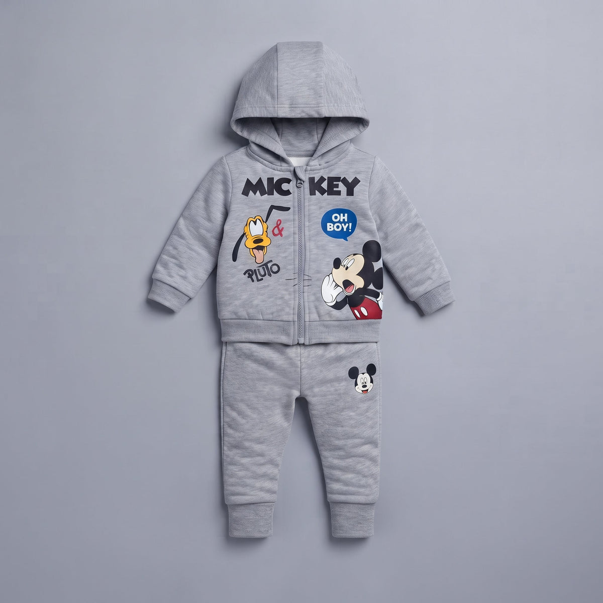 Conjunto EmpiBy de dos piezas gris para niño con sudadera de Mickey y Pluto y pantalón jogger a juego.