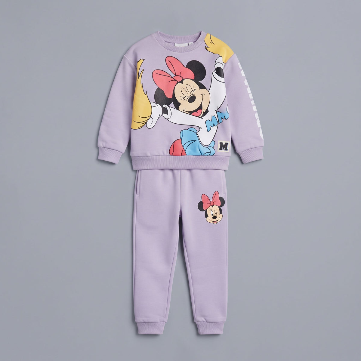 Conjunto EmpiBy de dos piezas para niña en color lila con estampado de Minnie Mouse y diseño cómodo de algodón