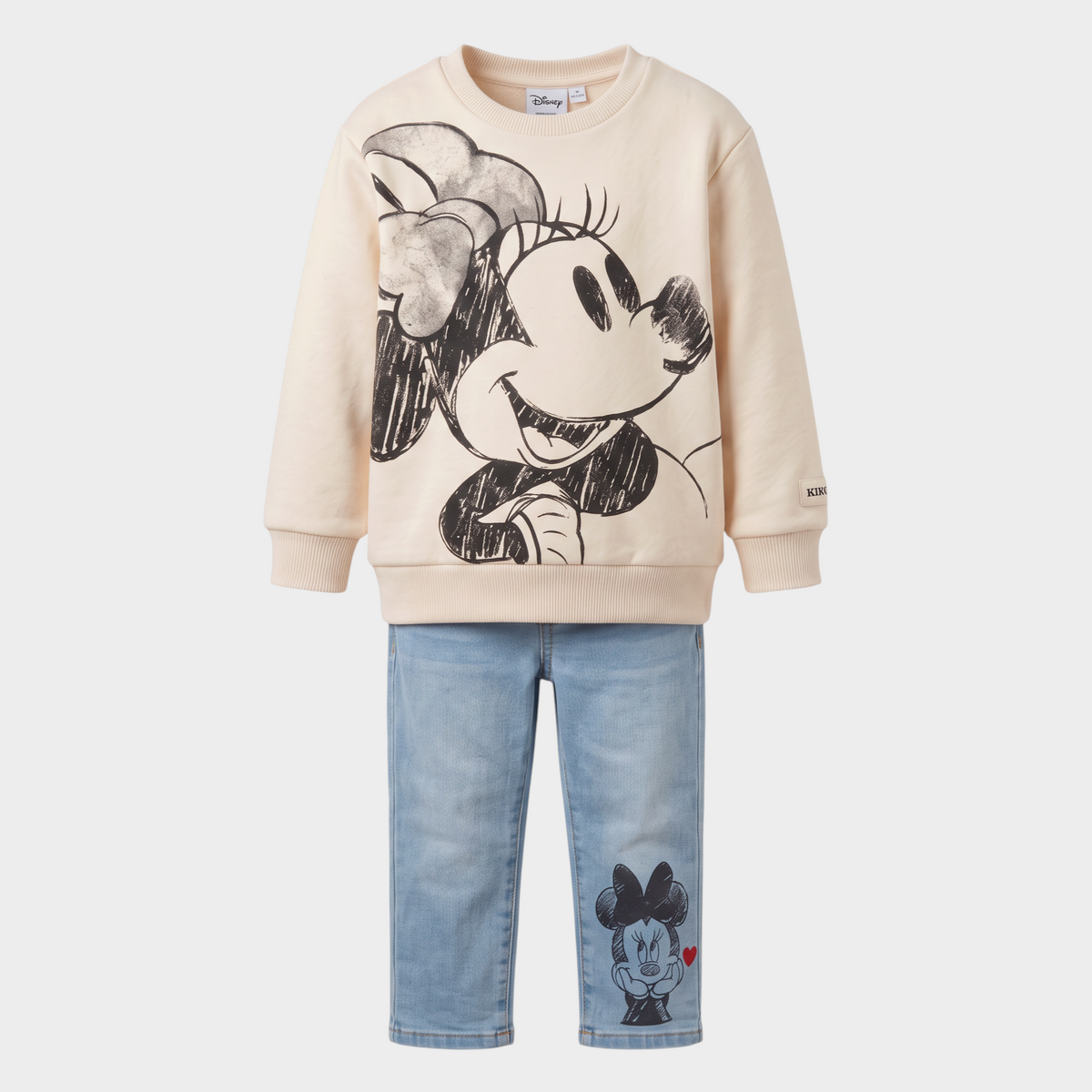 Conjunto EmpiBy de sudadera beige con estampado de Minnie Mouse y pantalones vaqueros azules con detalle de Minnie