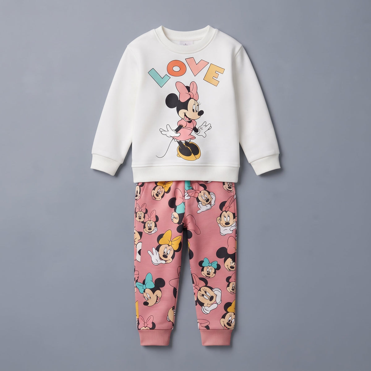Conjunto EmpiBy de dos piezas para niña con sudadera blanca de Minnie Love y pantalón jogger rosa estampado