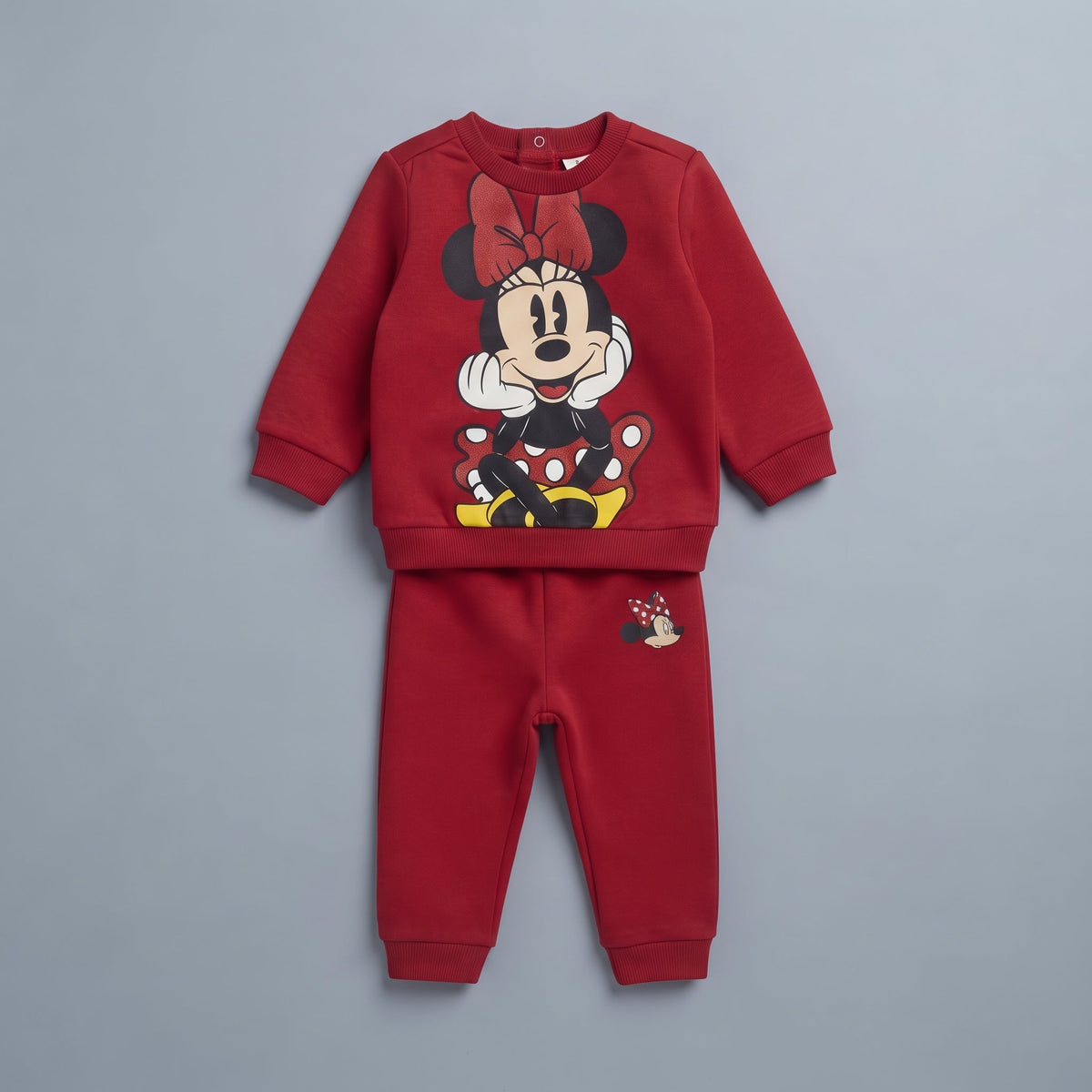 Conjunto EmpiBy de dos piezas para bebé en color rojo con estampado de Minnie Mouse y pantalón jogger a juego