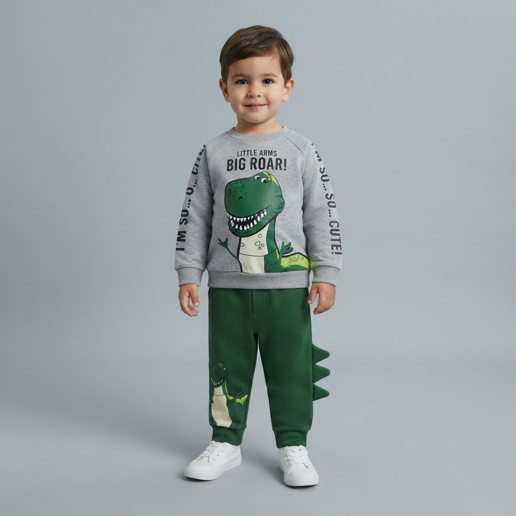 Conjunto EmpiBy para niño con sudadera gris de dinosaurio y pantalón verde con detalles de espinas en la pierna