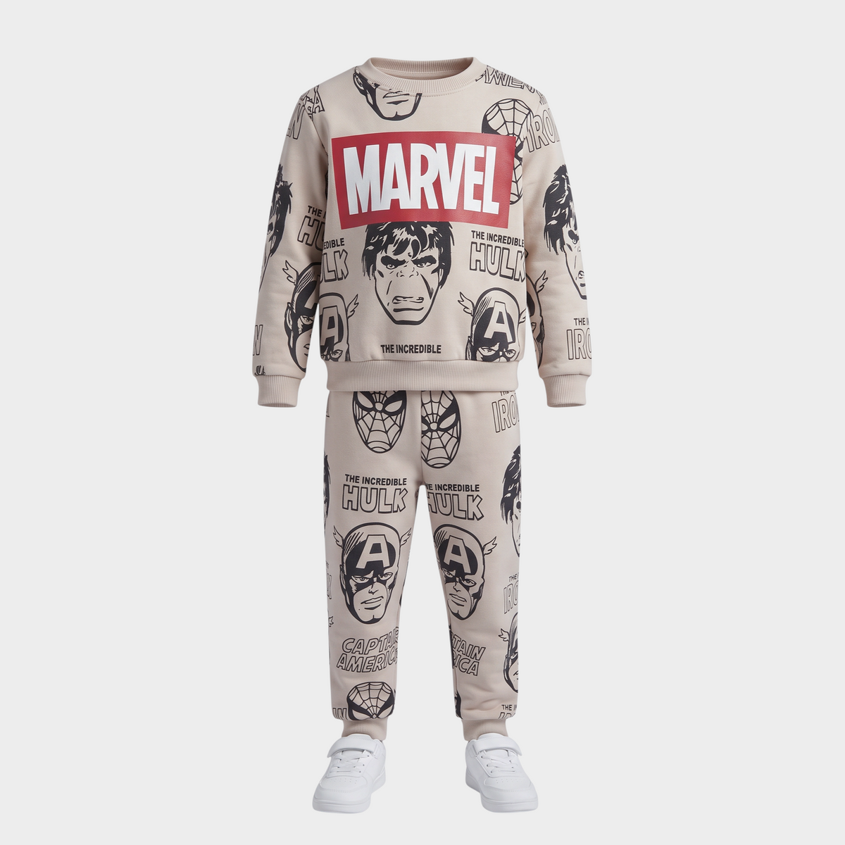 Conjunto EmpiBy de dos piezas para niño en color beige con estampado de superhéroes Marvel y sudadera de manga larga