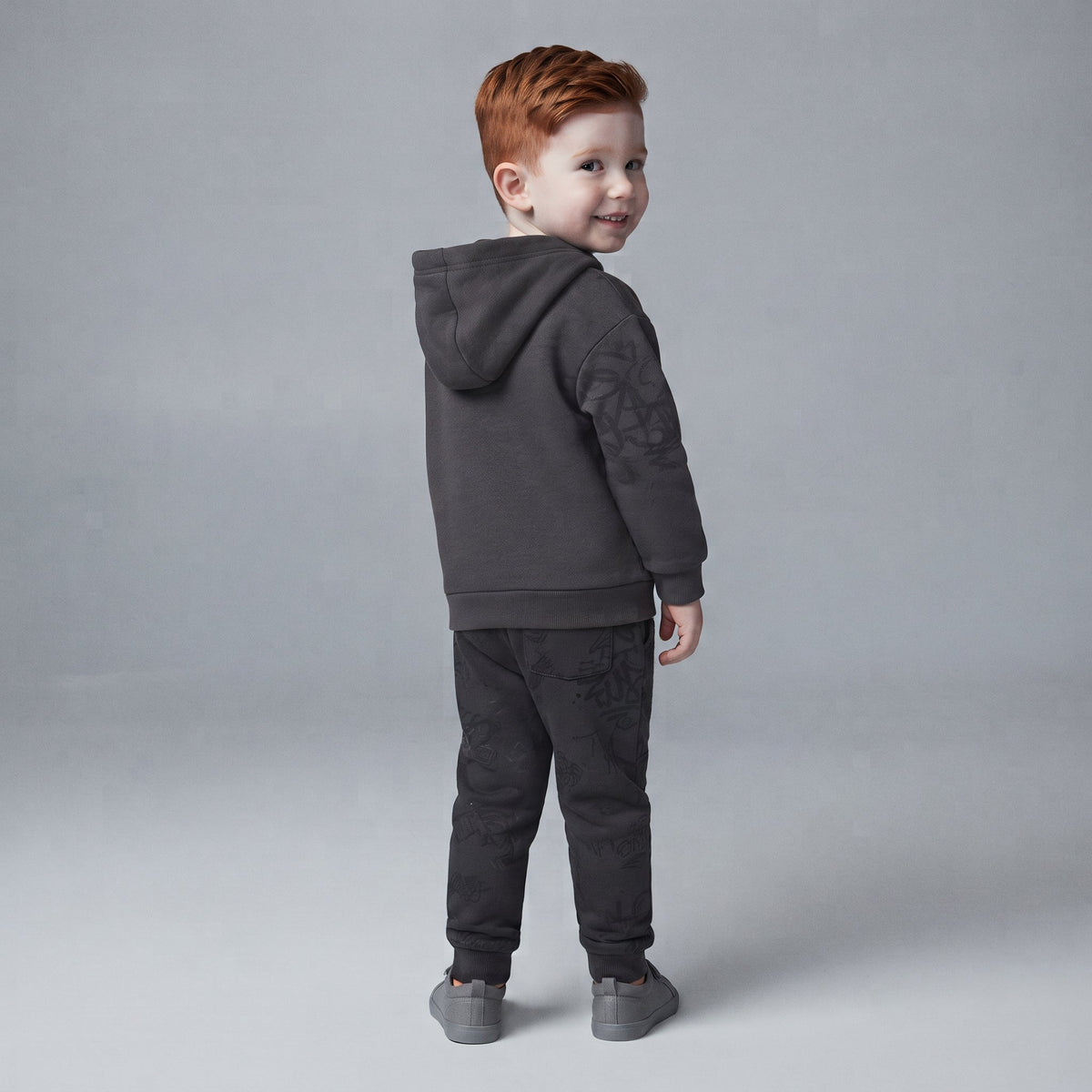 Conjunto EmpiBy de dos piezas gris carbón para niño con sudadera con capucha y jogger estampado de Tortugas Ninja