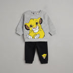 Conjunto EmpiBy de dos piezas para bebé con sudadera gris de Simba y pantalón jogger negro de algodón suave