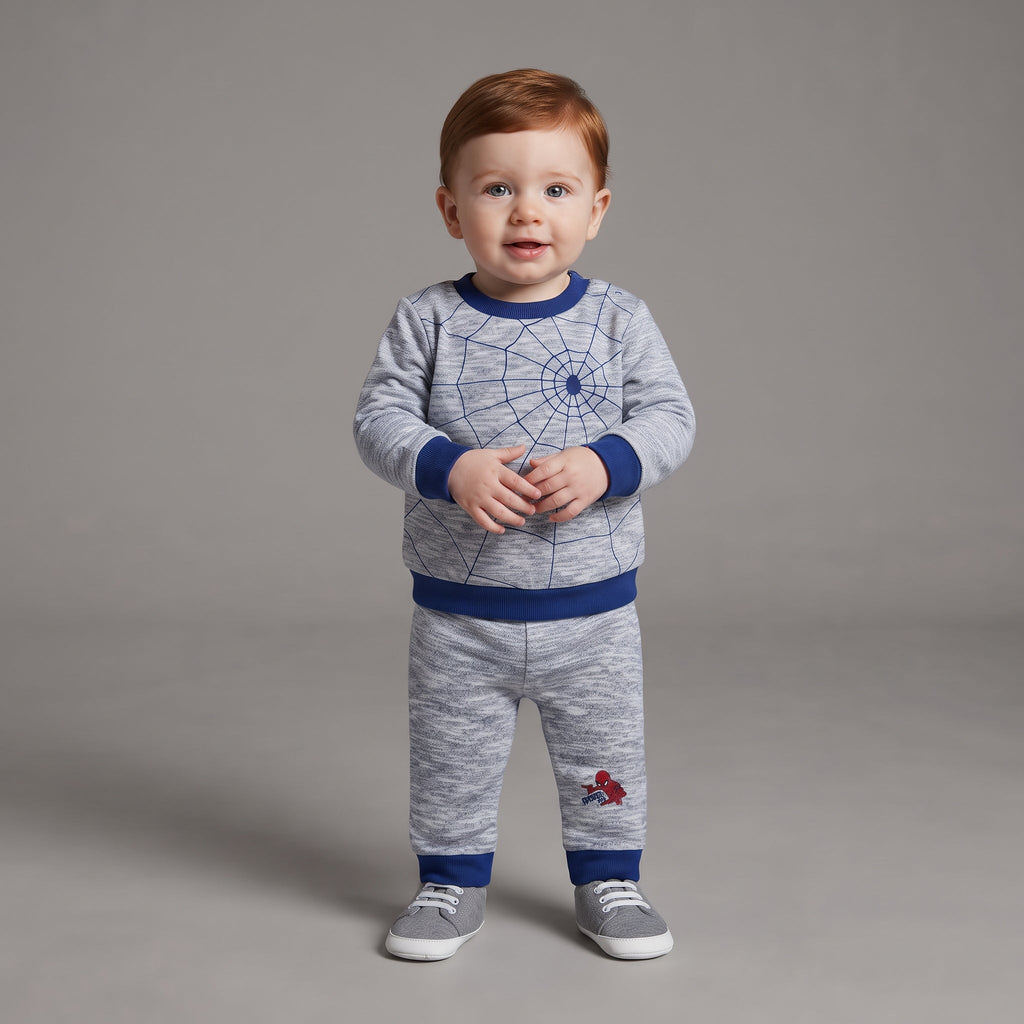 Bebé con conjunto EmpiBy de dos piezas gris con estampado de telaraña de Spider-Man y detalles en azul marino