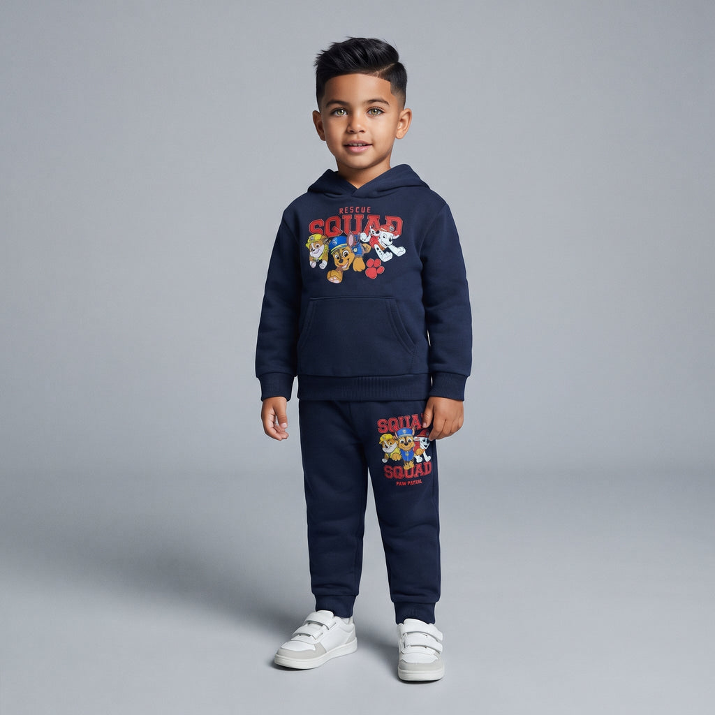 Niño vistiendo conjunto EmpiBy de sudadera con capucha y pantalón jogger azul marino con estampado Rescue Squad