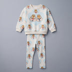 Conjunto EmpiBy de dos piezas para niña con estampado de Chip y Dale sobre corazones celestes en sudadera y pantalón