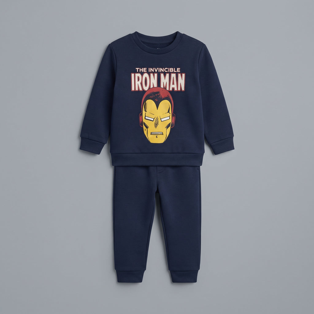 Conjunto EmpiBy de dos piezas para niño en azul marino con estampado de Iron Man y sudadera de felpa francesa