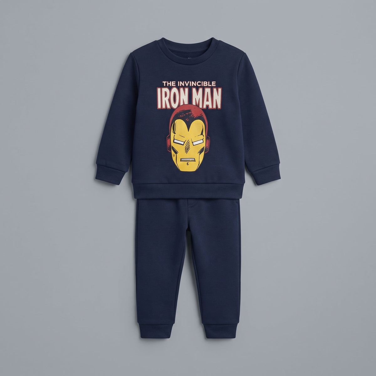 Conjunto EmpiBy de dos piezas para niño en azul marino con estampado de Iron Man y sudadera de felpa francesa