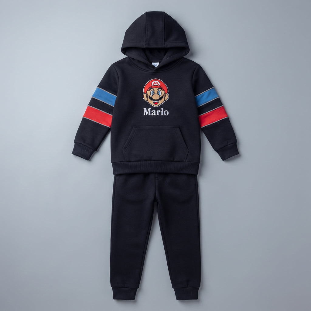 Conjunto EmpiBy de dos piezas para niño en color negro con sudadera de Mario Bross y pantalón jogger a juego.