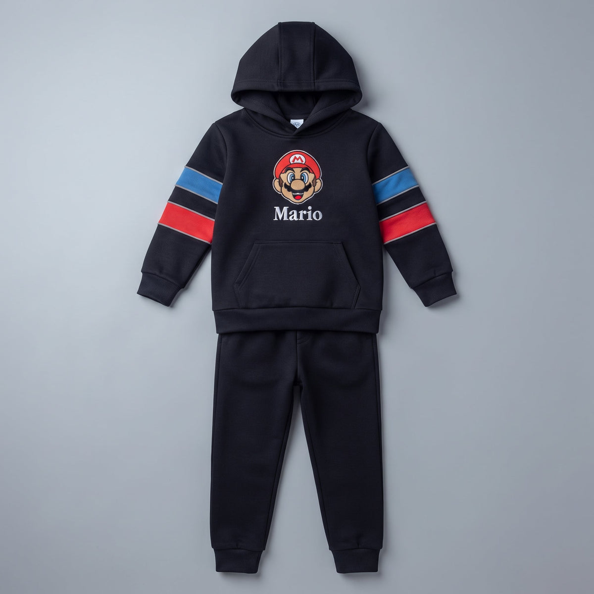 Conjunto EmpiBy de dos piezas para niño en color negro con sudadera de Mario Bross y pantalón jogger a juego.