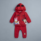 Conjunto EmpiBy de 2 piezas rojo para bebé niña con sudadera de Minnie y Daisy, capucha con lazo y pantalón jogger.