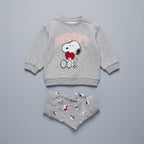 Conjunto EmpiBy de dos piezas para bebé niña, sudadera gris con Snoopy y corazón rojo, y legging estampado a juego.