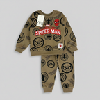Conjunto EmpiBy de sudadera y jogger verde oliva con estampado de Spider-Man y logo frontal de The Amazing Spider-Man